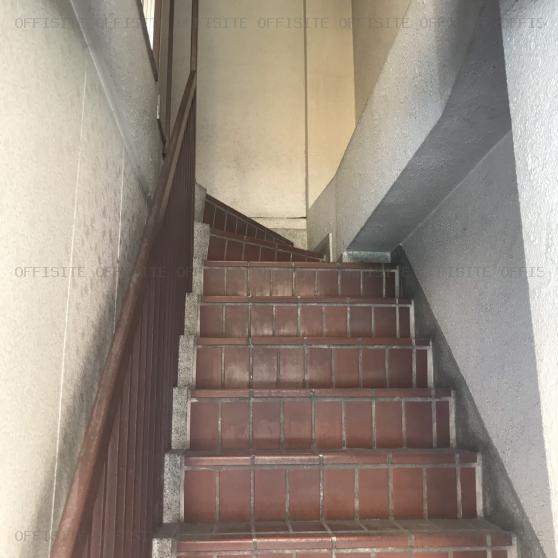 東神田ビルの階段