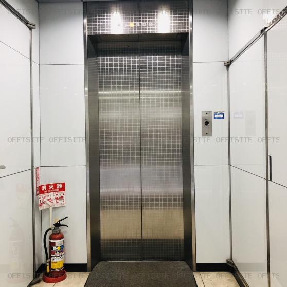 アチェロビルのエレベーター