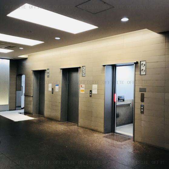 相鉄岩崎学園ビルのエレベーター