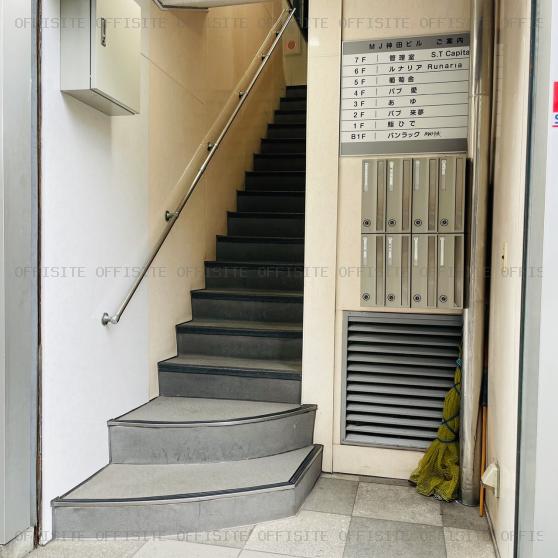 ＭＪ神田ビルのオフィスビル出入口
