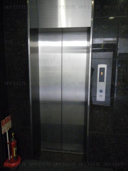 イイヅカビルのエレベーター