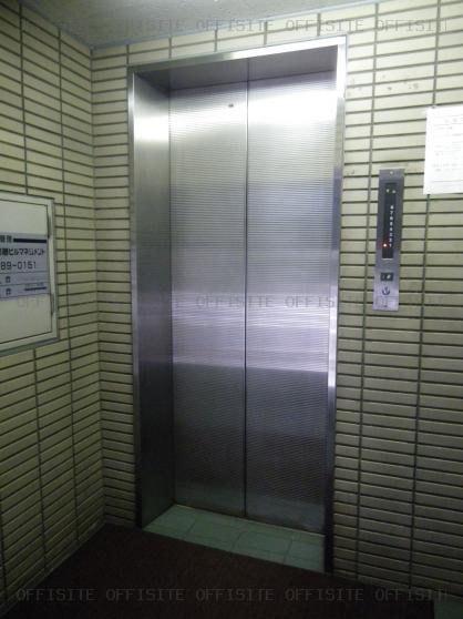 新橋スズキビルのエレベーター