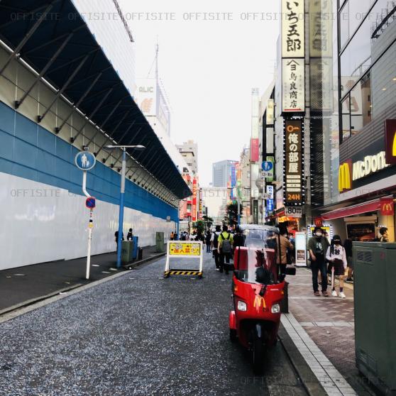 横浜ＴＲビルのビル前面道路