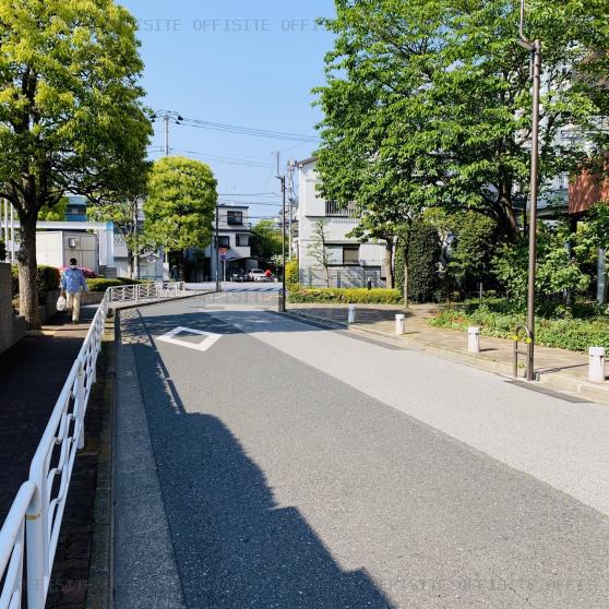 日本経済新聞社南砂別館の前面は清洲橋通り