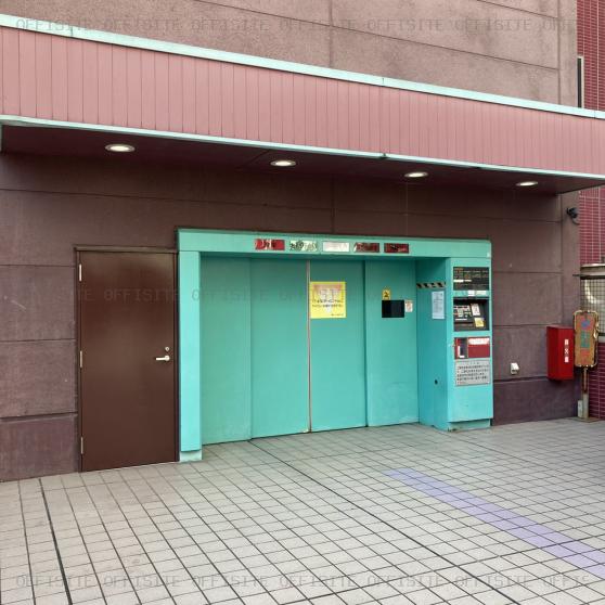横浜クリードの駐車場