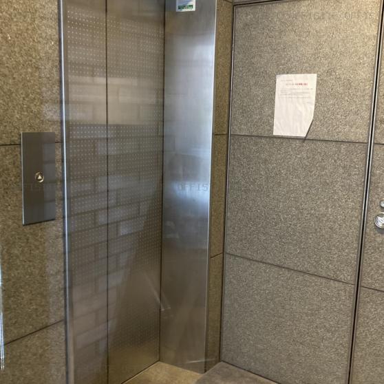 魚竹ビルのエレベーター