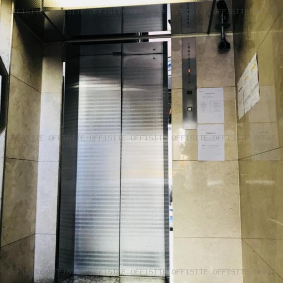 新橋フォディアビルのエレベーター