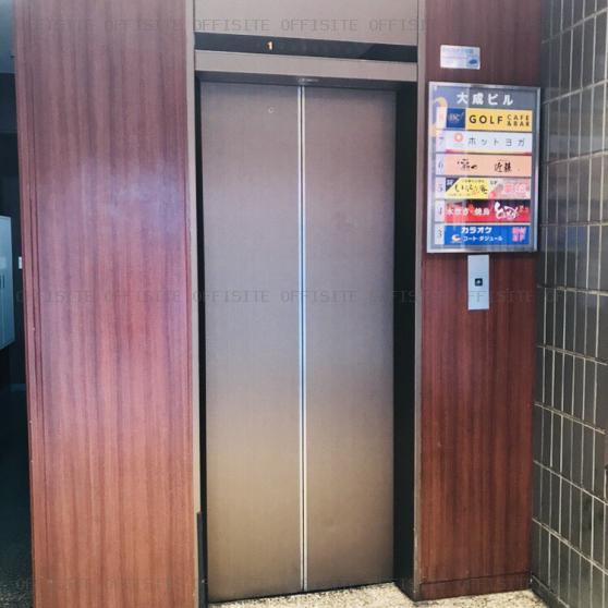 大成ビルのエレベーター