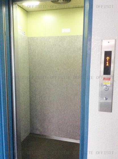 村崎ビルのエレベーター