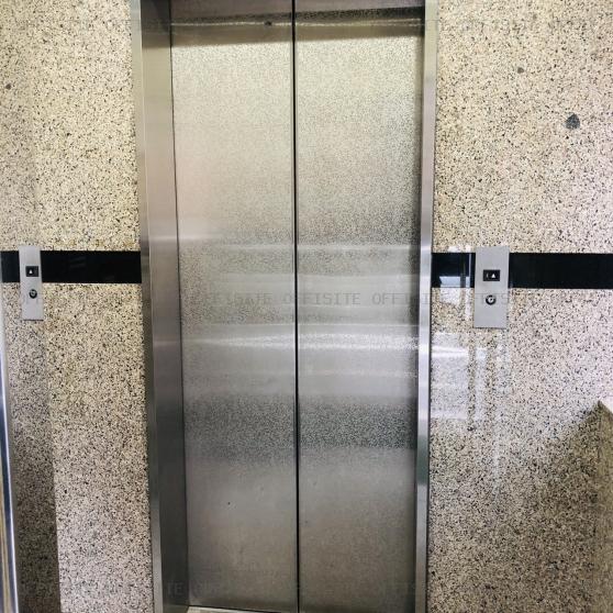 友輪ビルのエレベーター