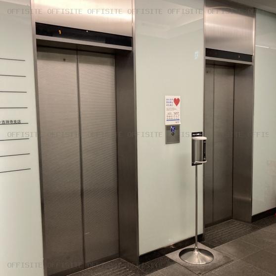 いちご吉祥寺駅前のエレベーター