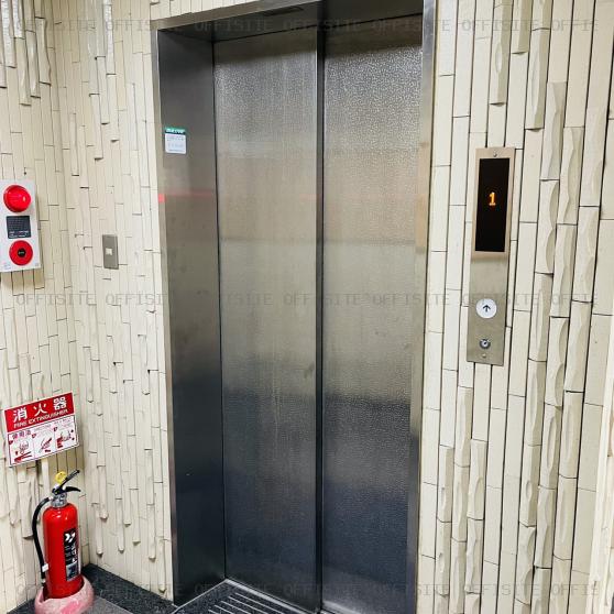 とね松ビルのエレベーター