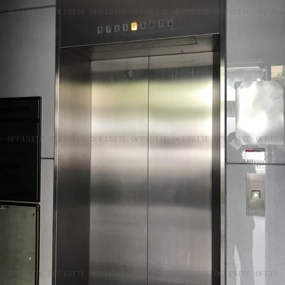 ニュー早稲田ビルのエレベーター