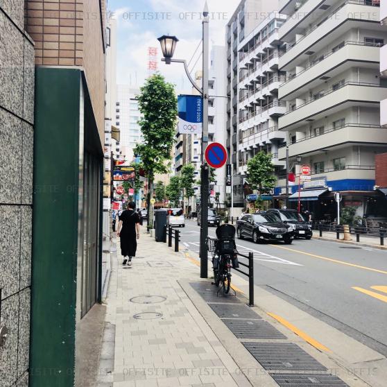赤坂周山ビルのビル前面道路