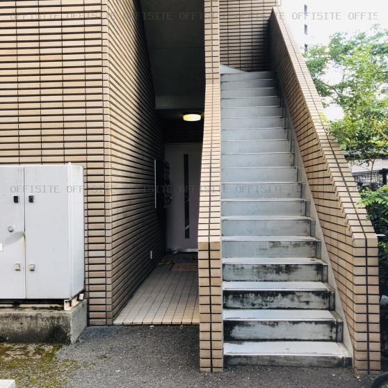 新倉本社ビルの外階段