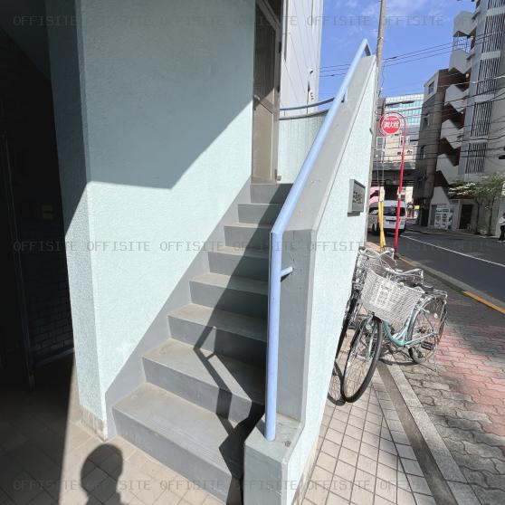 三恵中田ビルの非常階段