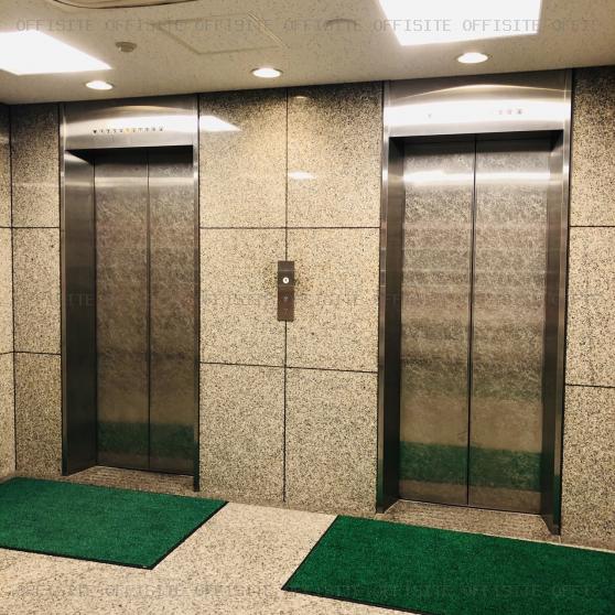 フォロ・エムのエレベーター