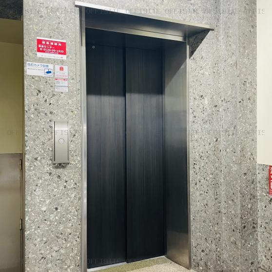 銀ビルのエレベーター