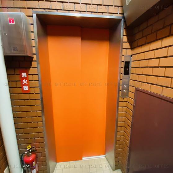 富沢ビルのエレベーター