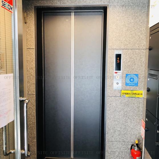 栄立ビルのエレベーター