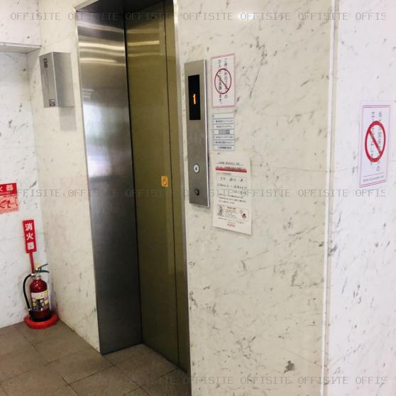 三成東京本社ビルのエレベーター