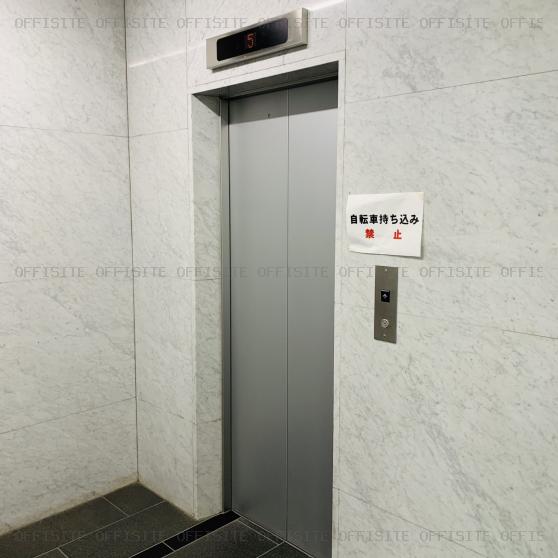 ユーマックスビルのエレベーター