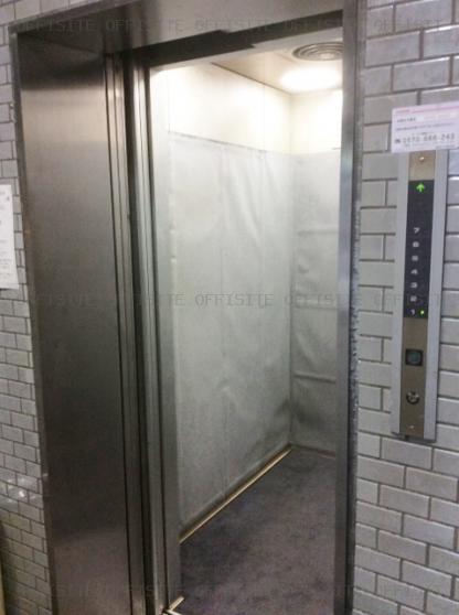 システム上野のエレベーター