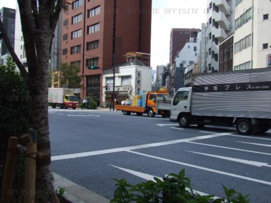 東日本橋駅前ビルのビル前面道路