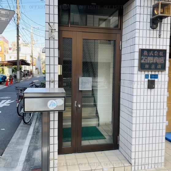 竜泉三丁目事務所のオフィスビル出入口