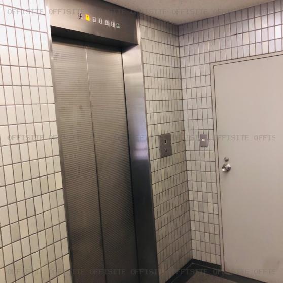 国際本社ビル第二別館のエレベーター