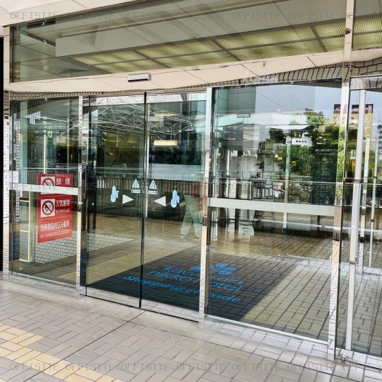 川崎日航ホテルのオフィスビル出入口