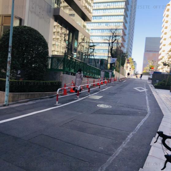 Ｓ：ｖｏｒｔ渋谷神南のビル前面道路