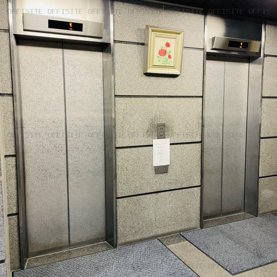 相模屋本社ビルのエレベーター