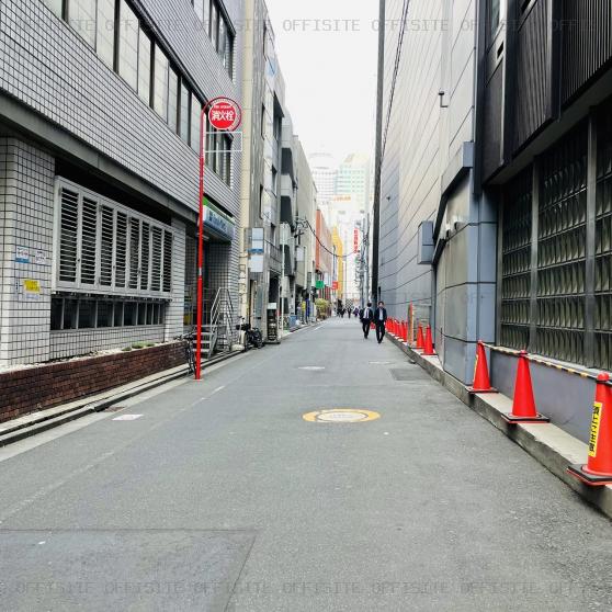赤坂ＨMビルの背面道路