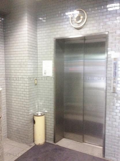 システム上野のエレベーターホール