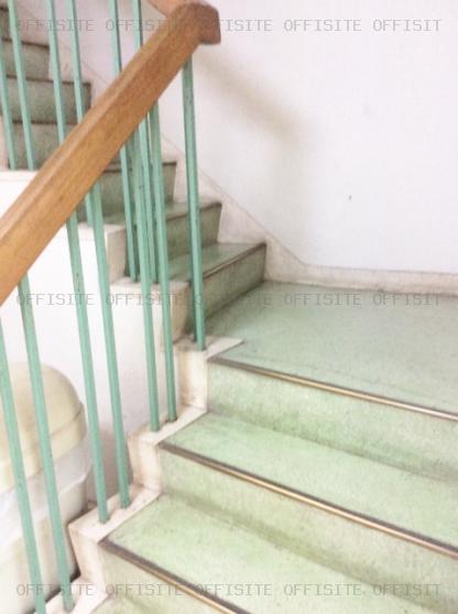 鹿鳴館ハイツ原宿の階段
