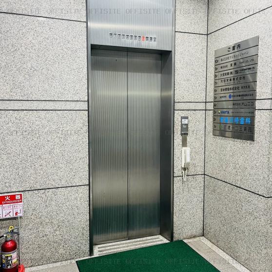 京橋イーサスビルのエレベーター