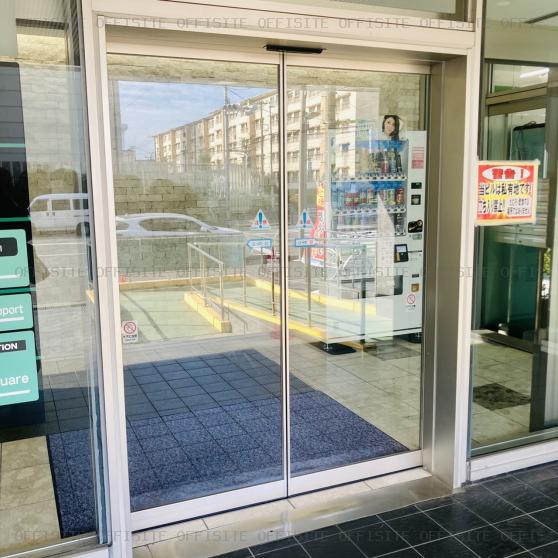 ＳＴビル辰巳別館のオフィスビル出入口