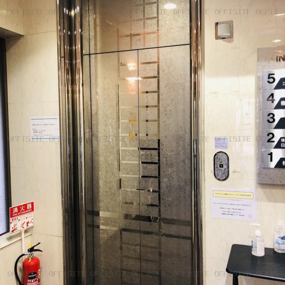 立川エフビルのエレベーター