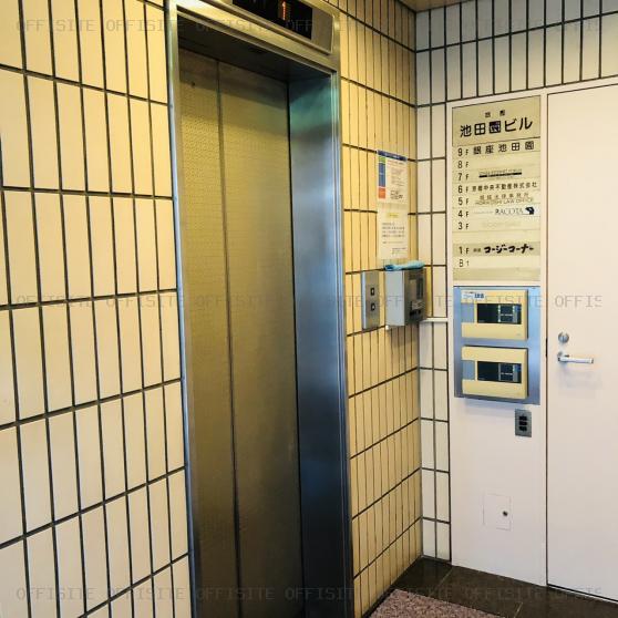 銀座池田園ビルのエレベーター