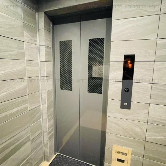 錦華堂ビルのエレベーター