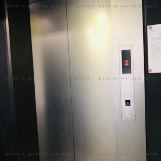 青山江崎ビルのエレベーター
