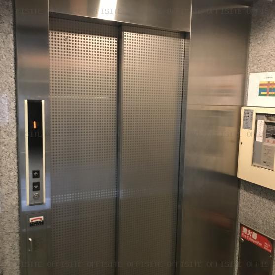 日本橋平成不動産ビルのエレベーター