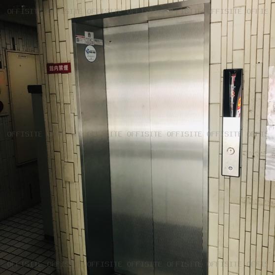 アクセス西新宿ビルのエレベーター