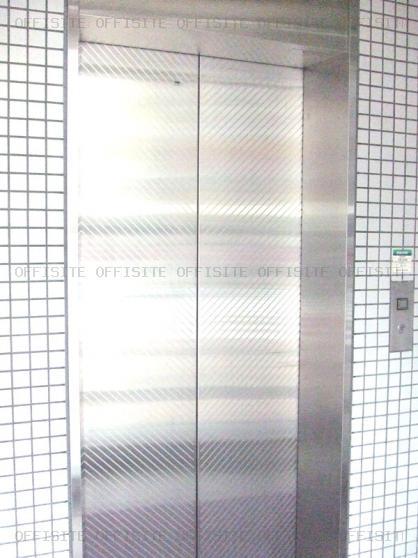 前田ビルのエレベーター