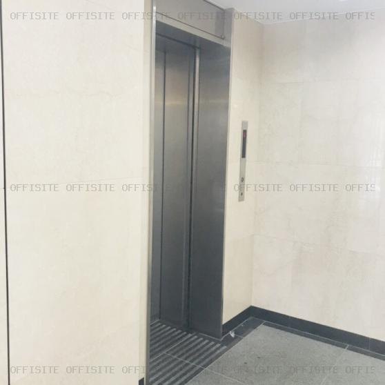 山燃ビルのエレベーター