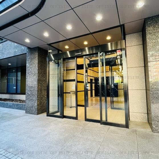 アーバンセンター渋谷イーストのオフィスビル出入口