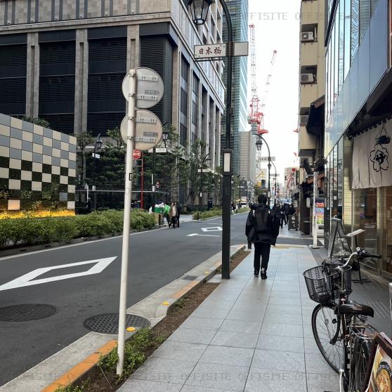 日本橋羅苧豆（にほんばしろーず）ビルの前面道路