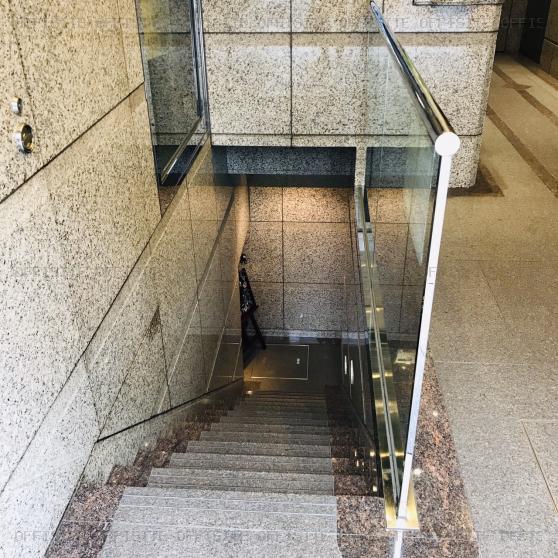 ゑり円ビルの地下階段