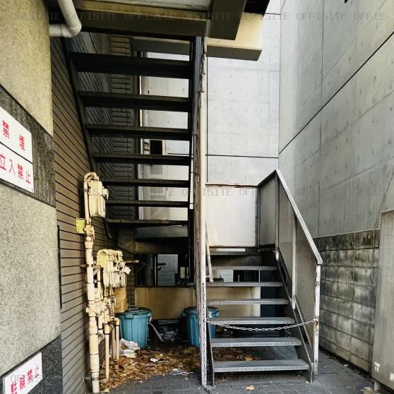 山田ビルの外階段